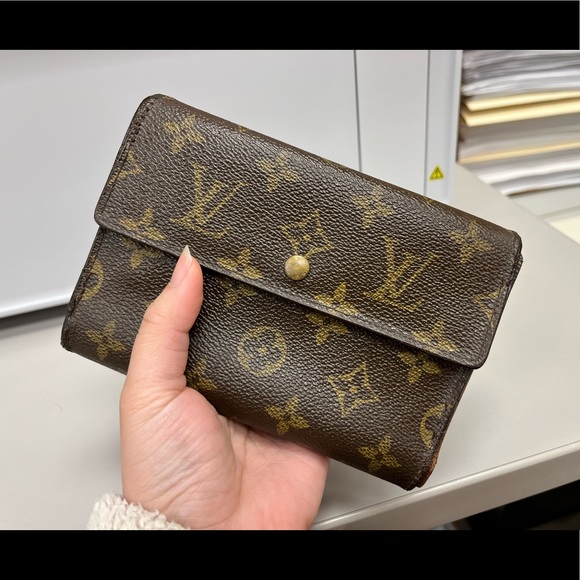 Louis Vuitton Tri-fold wallet Medium
